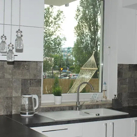 Apartment Sunny Sleeps 4 By The Beach With Garden Patio - Przymorze