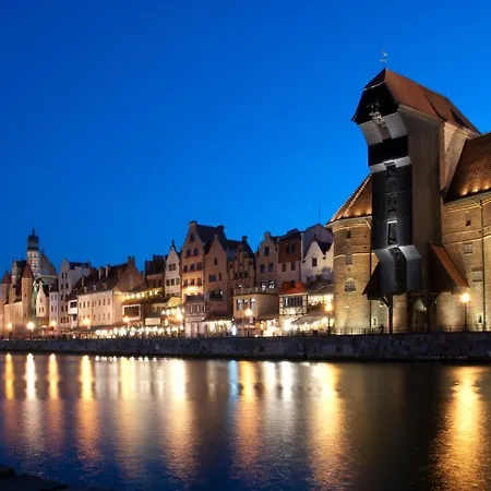 Sunny Sleeps 4 By The Beach With Garden Patio - Przymorze Apartment Gdansk