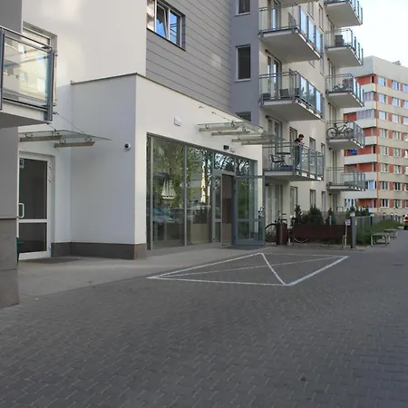 Apartment Sunny Sleeps 4 By The Beach With Garden Patio - Przymorze