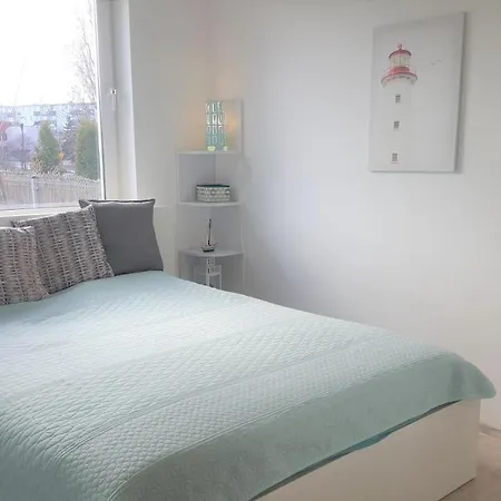 Sunny Sleeps 4 By The Beach With Garden Patio - Przymorze Apartment Gdansk