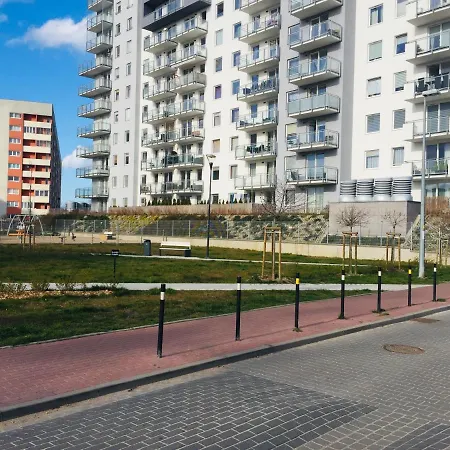 Sunny Sleeps 4 By The Beach With Garden Patio - Przymorze
