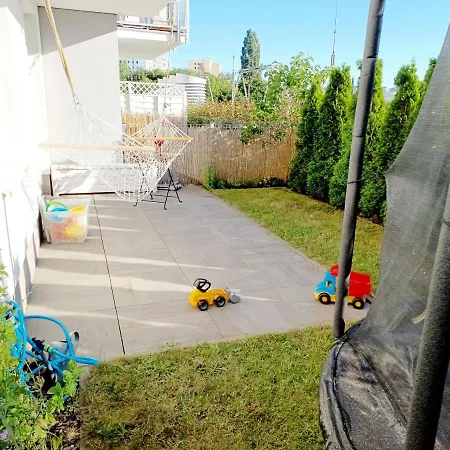 Sunny Sleeps 4 By The Beach With Garden Patio - Przymorze *
