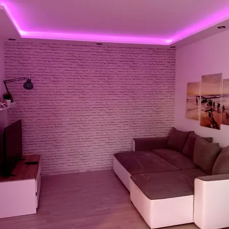 Sunny Sleeps 4 By The Beach With Garden Patio - Przymorze